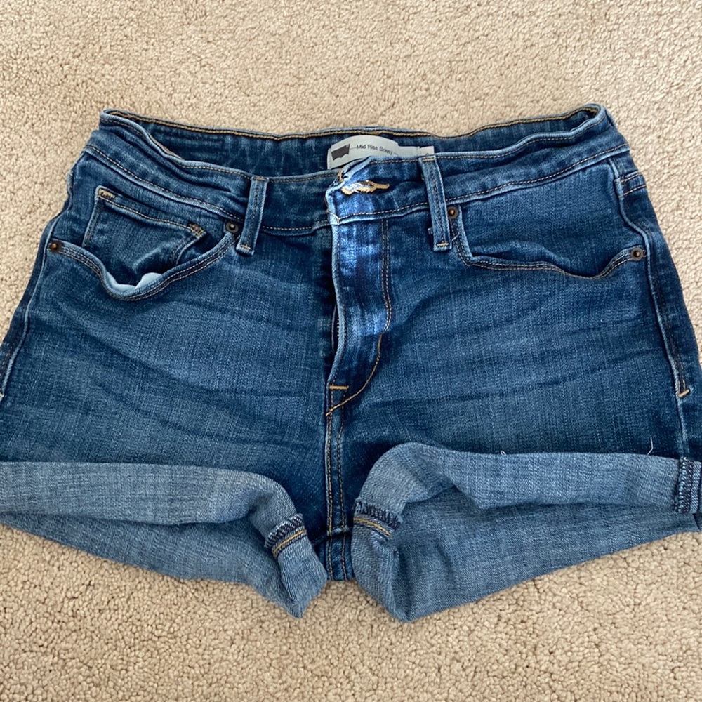 Levi Mid Rise Skinny Shorts